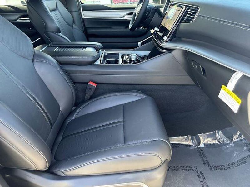 2026 Jeep Grand Wagoneer Limited Altitude 4x4Image 12