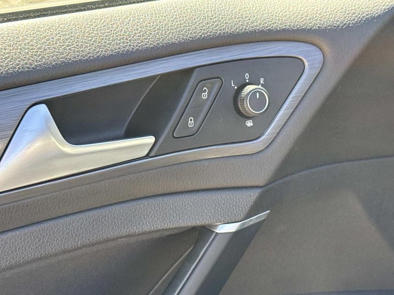 Used 2018 Volkswagen e-Golf 4-Door SE