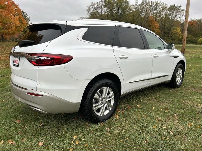 2020 Buick Enclave Essence photo 3
