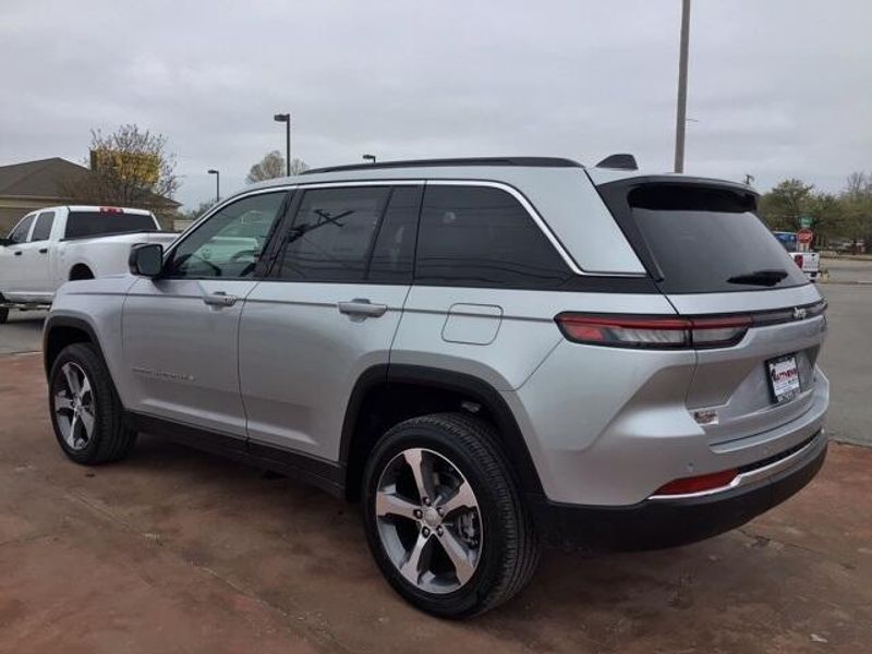 New 2025 Jeep Grand Cherokee Limited 4x2Image 3