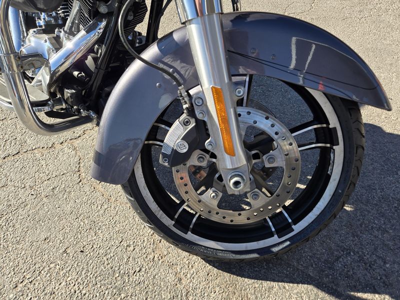 USED 2014 HARLEY STREET GLIDE SPECIAL Image 18