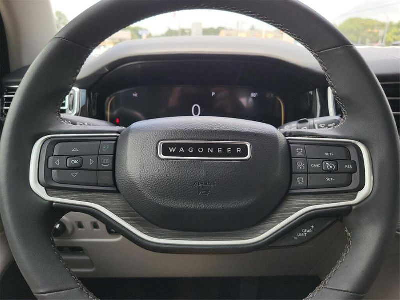 2022 Jeep Wagoneer Series IIIImage 13