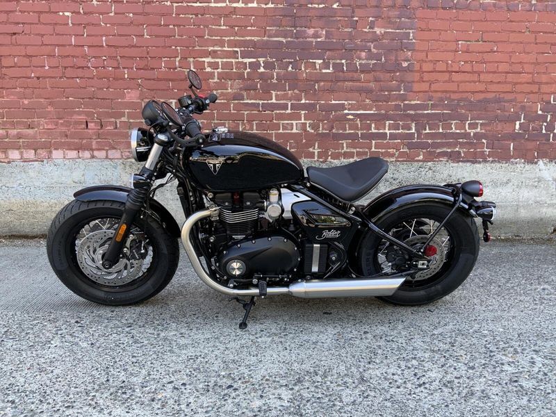 2027 Triumph BONNEVILLE BOBBER
