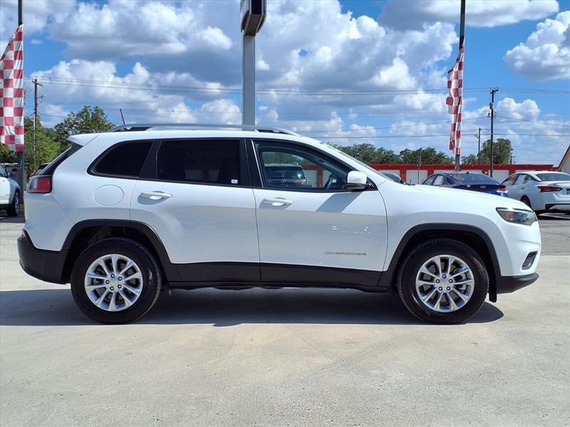 2021 Jeep Cherokee Latitude photo 2
