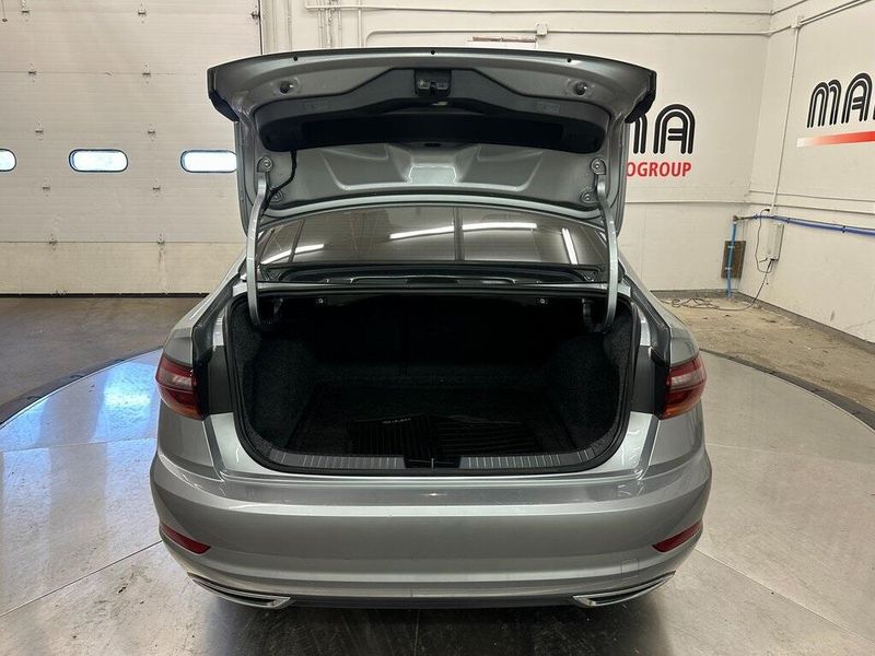 2019 Volkswagen Jetta R-LineImage 16