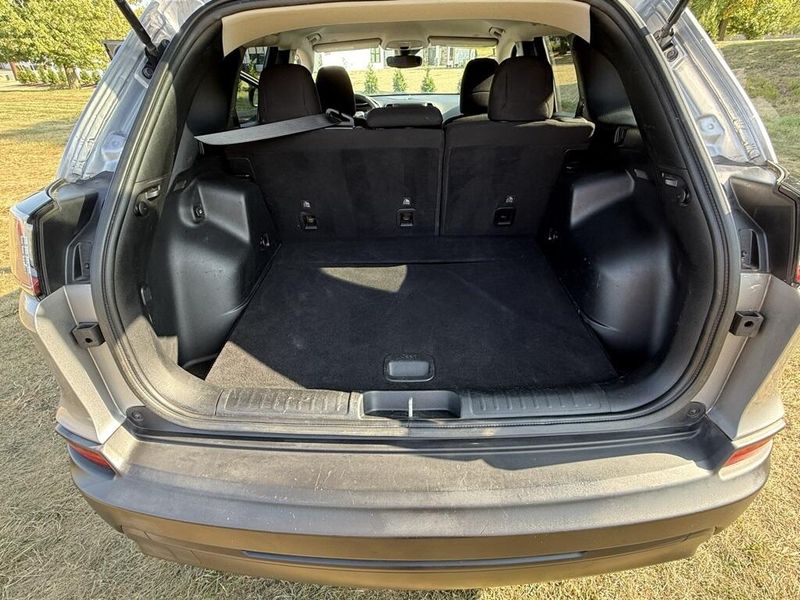2021 Jeep Cherokee Latitude photo 11