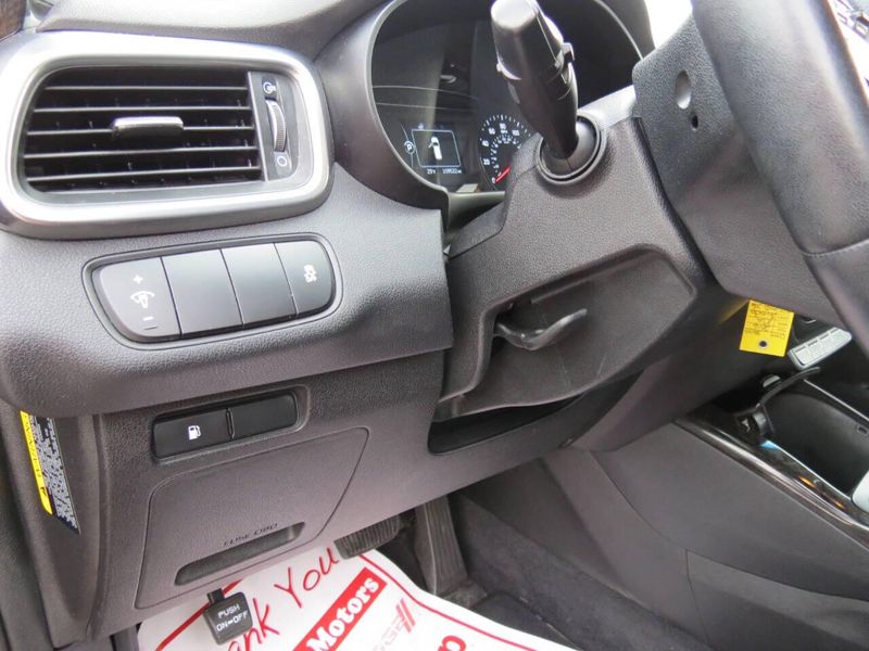 Used 2016 Kia Sorento EX V6 AWD 4dr SUVImage 16