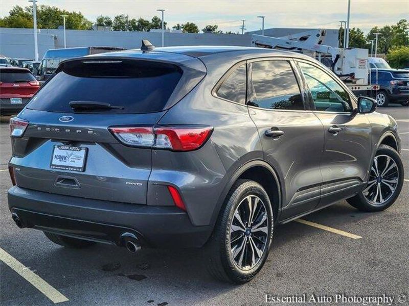 2022 Ford Escape SE photo 3