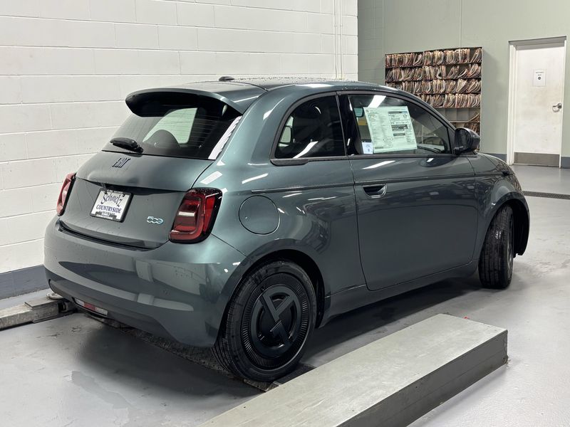 New 2025 Fiat 500e Giorgio Armani Collector