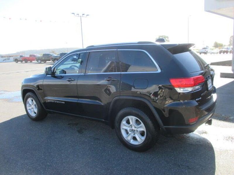 Used 2017 Jeep Grand Cherokee LaredoImage 12