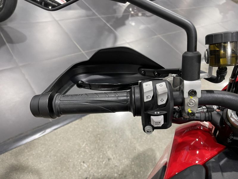 New 2025 Ducati HYPERMOTARD 698 Image 3