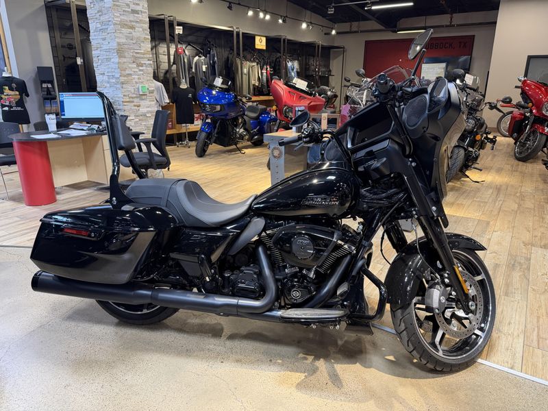 USED 2024 HARLEY STREET GLIDE Image 2