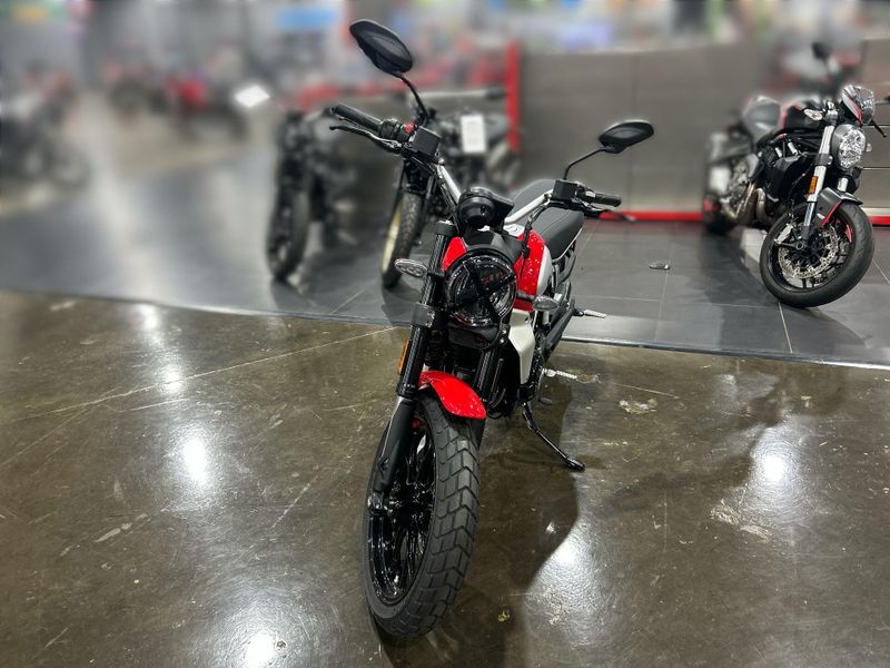 New 2025 Ducati SCRAMBLER 800 ICON Image 19