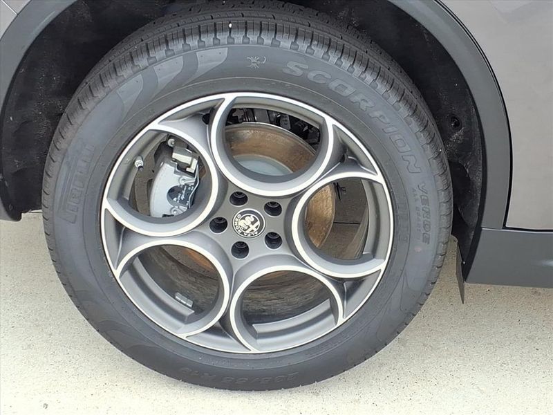 New 2025 Alfa Romeo Stelvio AwdImage 6