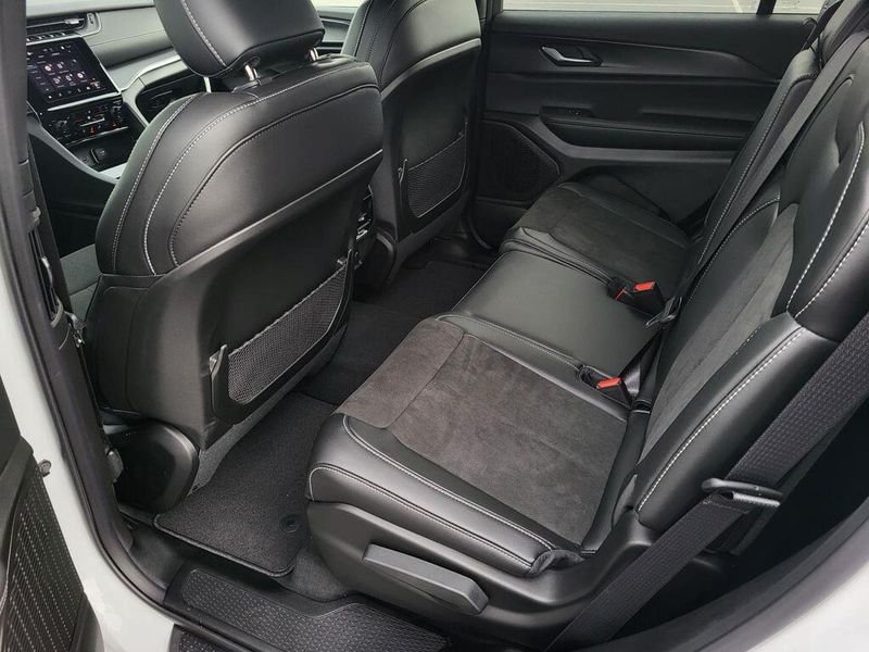 2025 Jeep Grand Cherokee L Altitude X 4x4Image 25