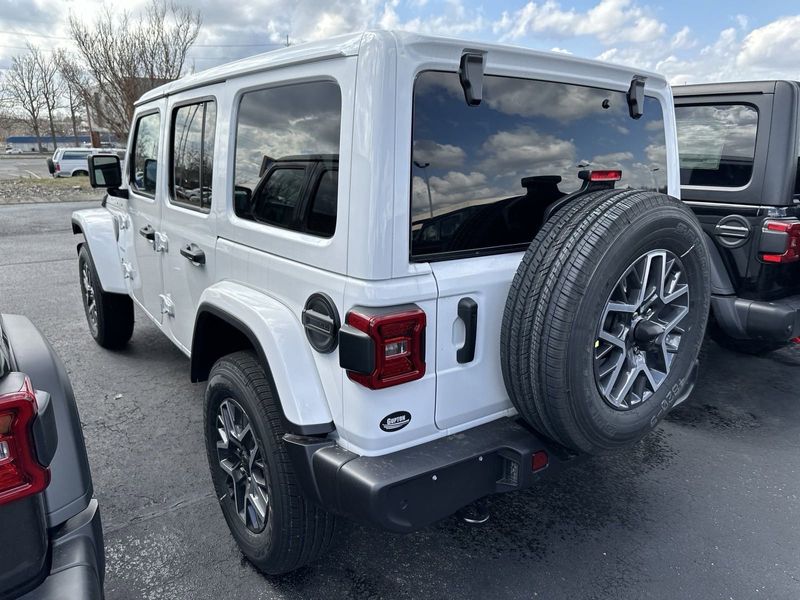 2024 Jeep Wrangler 4-door SaharaImage 9