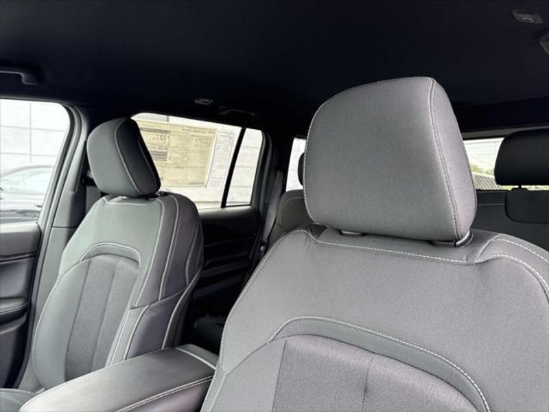 New 2026 Jeep Grand Cherokee Laredo 4x2