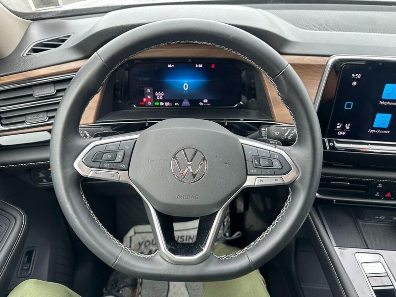 2024 Volkswagen Atlas 2.0T SE w/TechnologyImage 2
