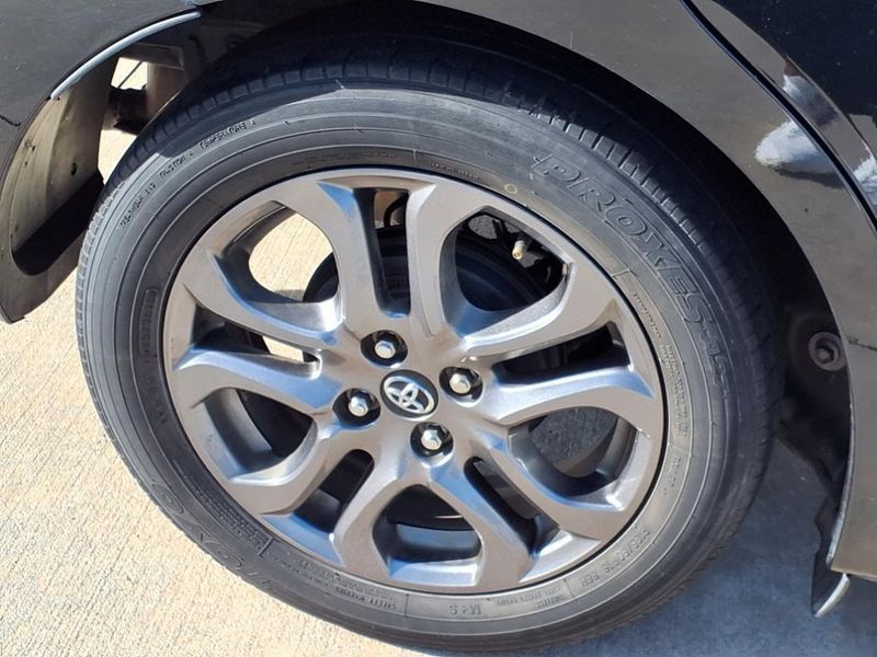 Used 2019 Toyota Yaris LImage 9