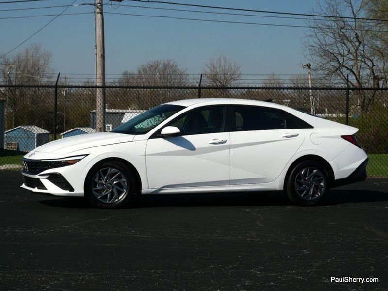 2024 Hyundai Elantra SELImage 7