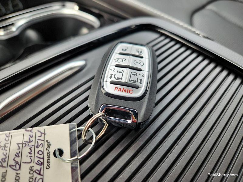 New 2025 Chrysler Pacifica LimitedImage 60