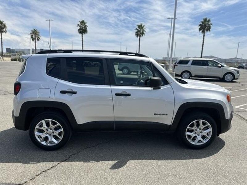 Used 2018 Jeep Renegade SportImage 6