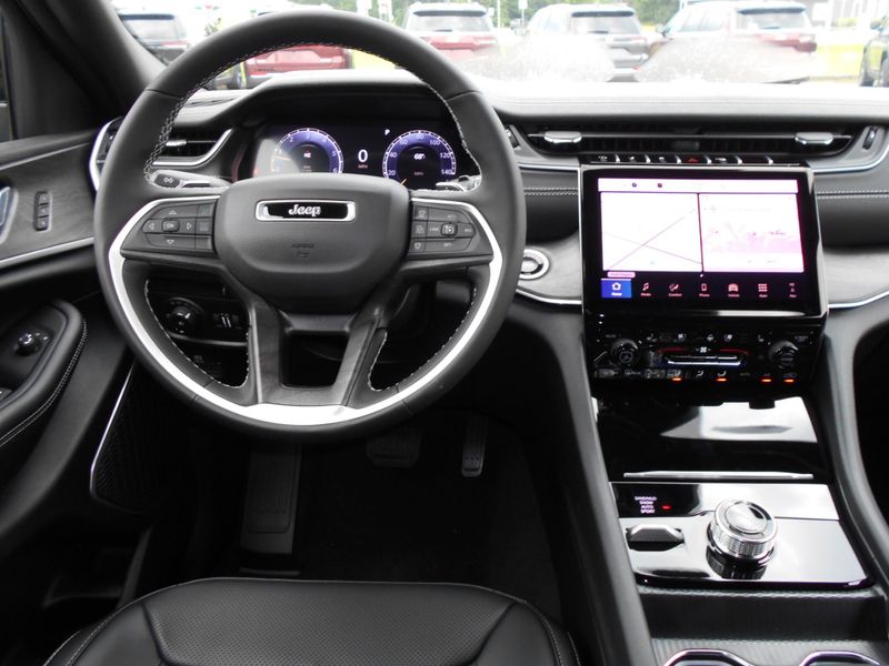 New 2025 Jeep Grand Cherokee L Limited 4x4Image 4