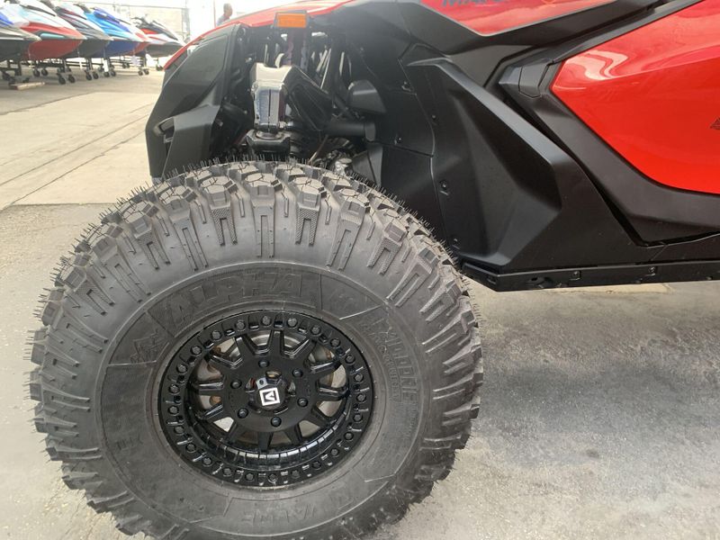 New 2025 Can-Am MAVERICK R MAX X 999T DCT Image 10