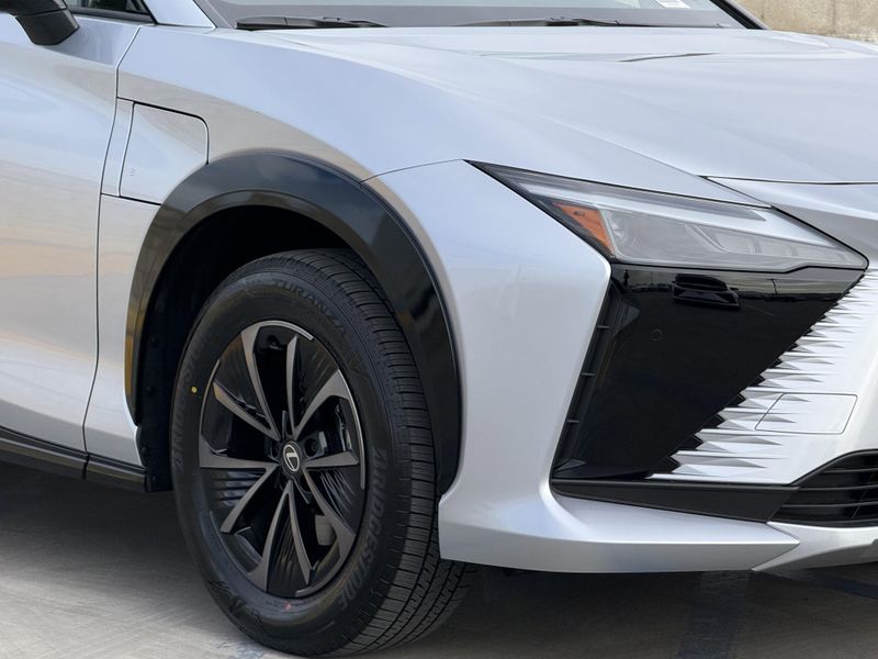 New 2026 Lexus RZ 350eImage 4