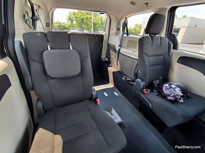 Used 2020 Dodge Grand Caravan SEImage 3