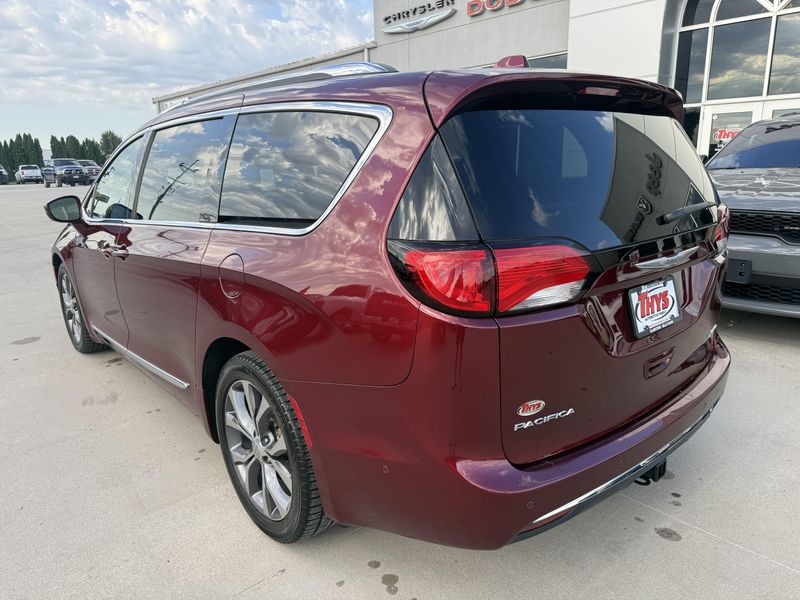 Used 2017 Chrysler Pacifica LimitedImage 39