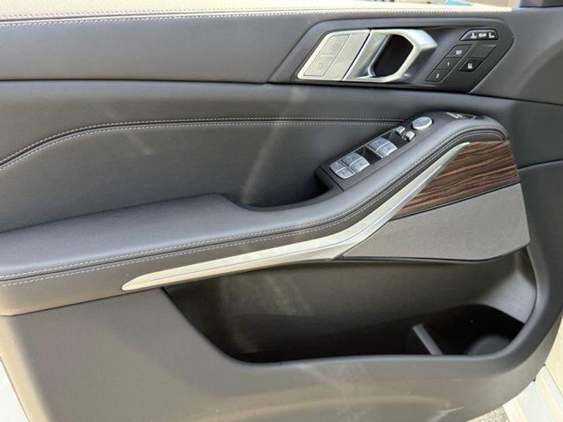 New 2026 BMW X7 xDrive40iImage 15