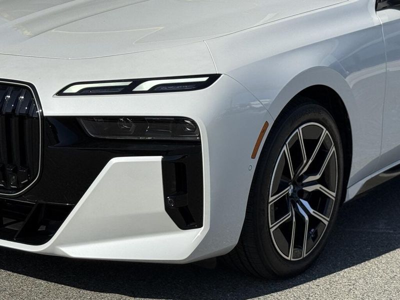 2025 BMW 7 Series 740iImage 11
