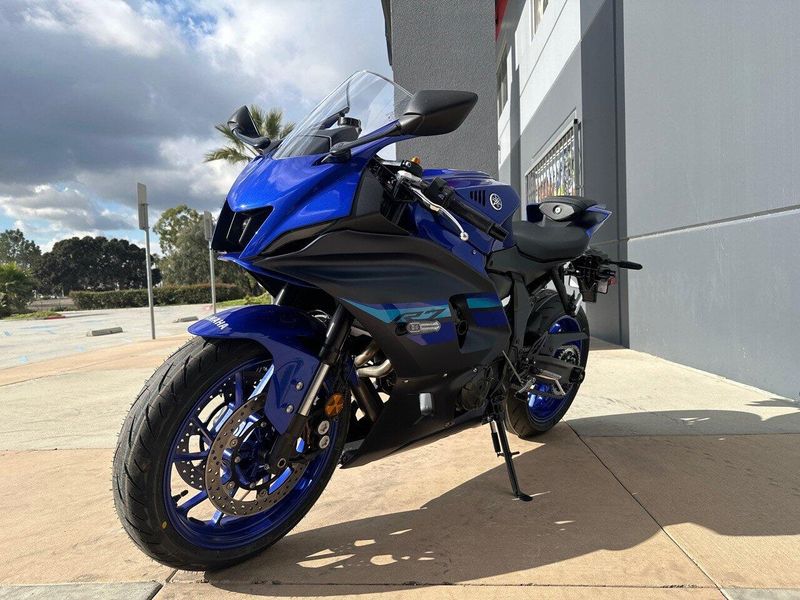 Used 2024 Yamaha YZF-R7 CA Image 5