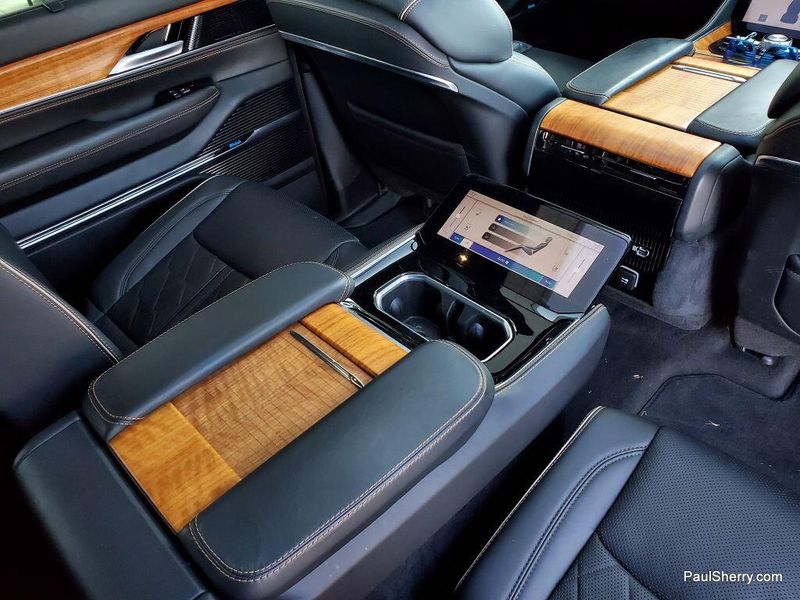2024 Jeep Grand Wagoneer L III photo 48