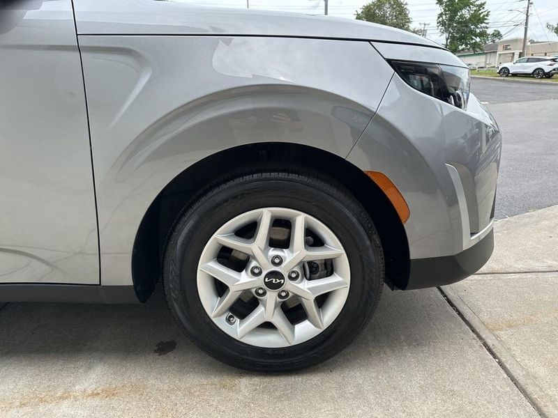 2023 Kia Soul LXImage 12