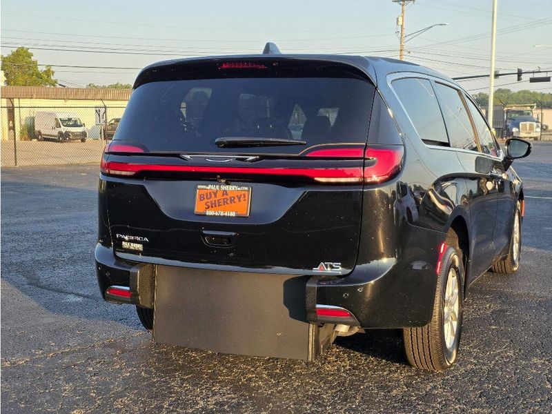 New 2027 Chrysler Pacifica Select
