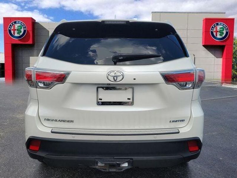 2015 Toyota Highlander Limited photo 4