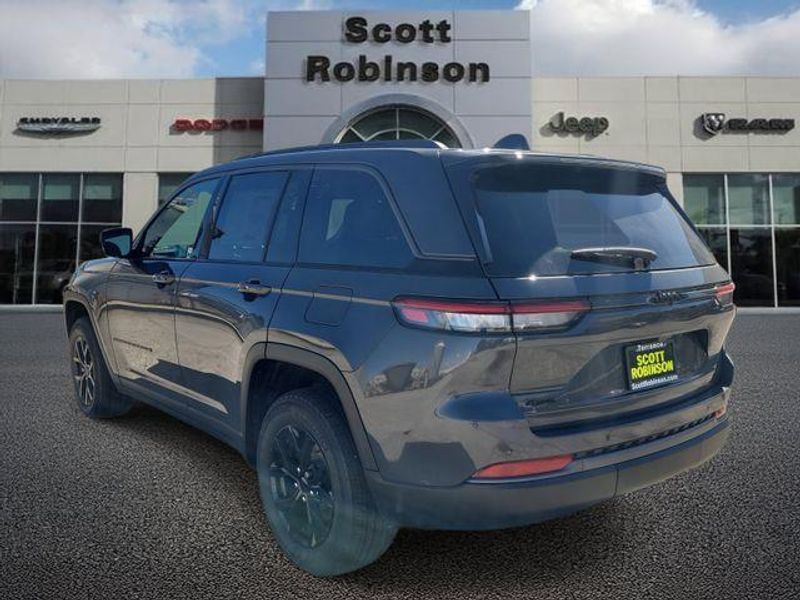 New 2026 Jeep Grand Cherokee Laredo Altitude 4x4