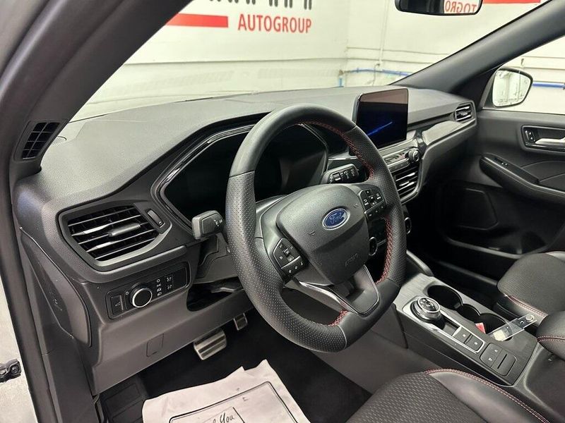 2024 Ford Escape ST-LineImage 19