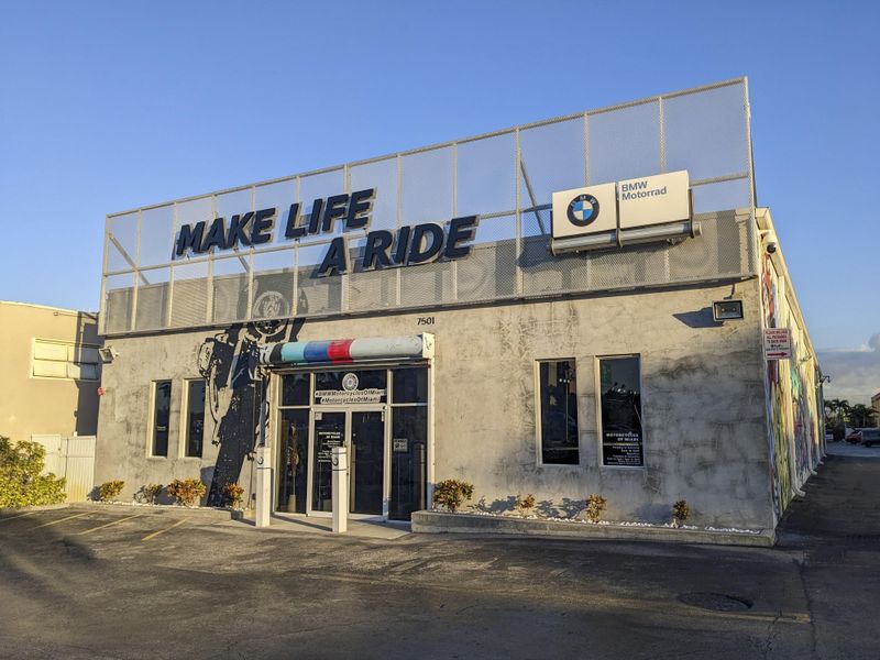 2026 BMW M 1000 XRImage 40