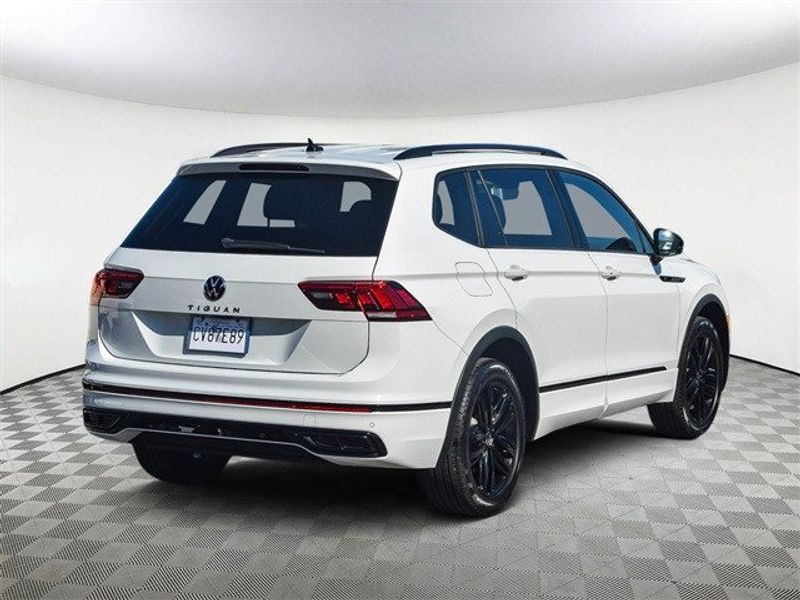 2022 Volkswagen Tiguan 2.0T SE R-Line BlackImage 8