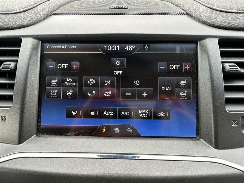 2013 Lincoln MKS BaseImage 6