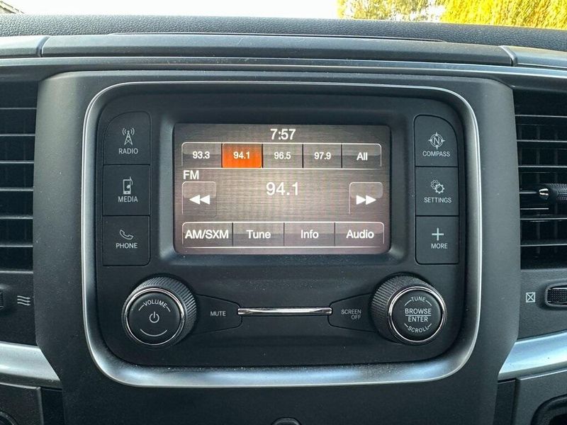 2022 Ram 1500 Classic Warlock photo 3