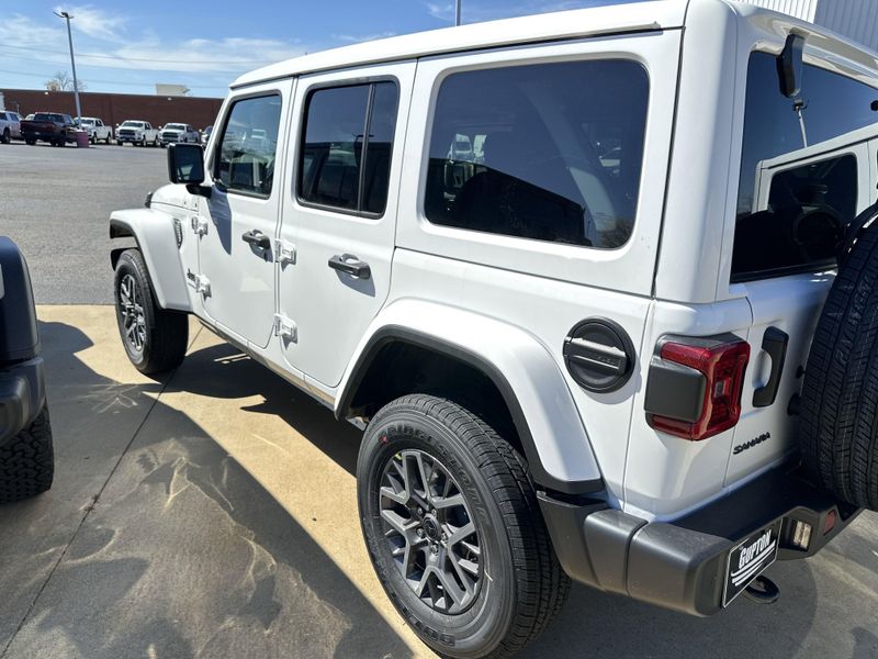 2025 Jeep Wrangler 4-door SaharaImage 10