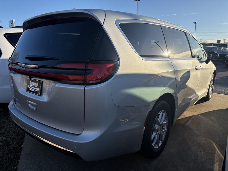New 2026 Chrysler Pacifica SelectImage 6