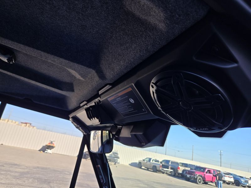 NEW 2026 CAN-AM DEFENDER MAX LIMITED CAB HD11 Image 23