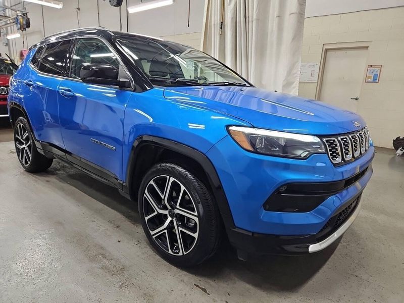 Used 2025 Jeep Compass Limited 4x4 4dr SUVImage 5