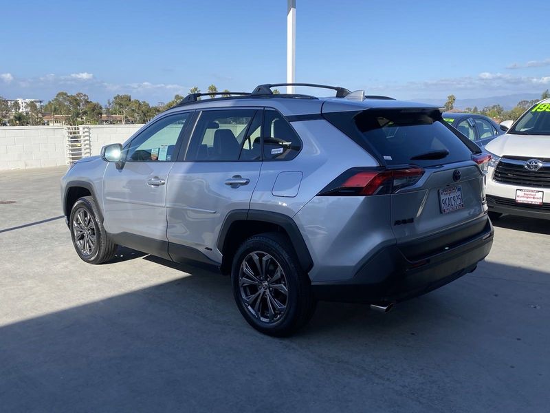 2024 Toyota RAV4 XLE PremiumImage 5