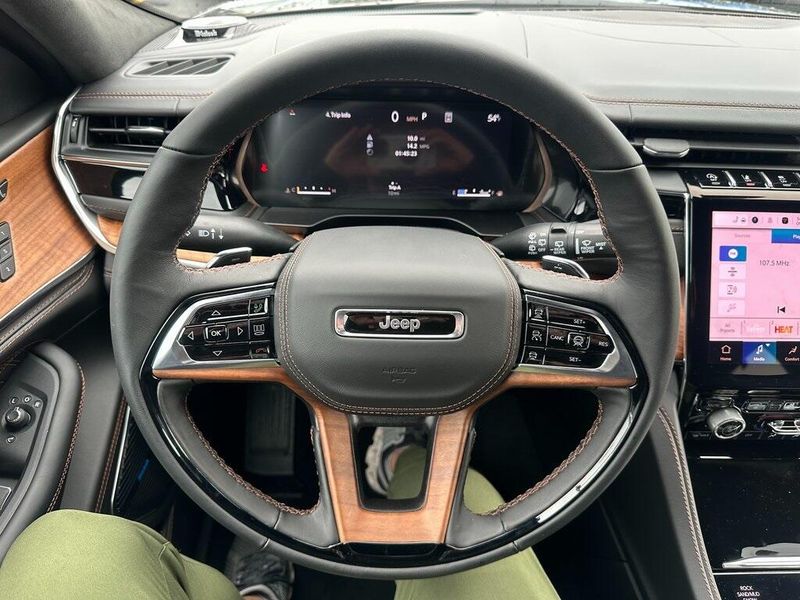 2025 Jeep Grand Cherokee Summit Reserve 4x4Image 2